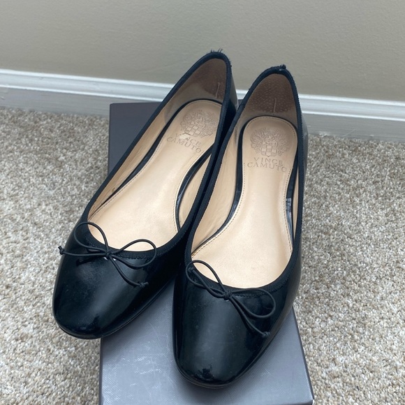 Vince Camuto Adema Black Patent Leather Ballet Flats SEND OFFERS! - Picture 1 of 11